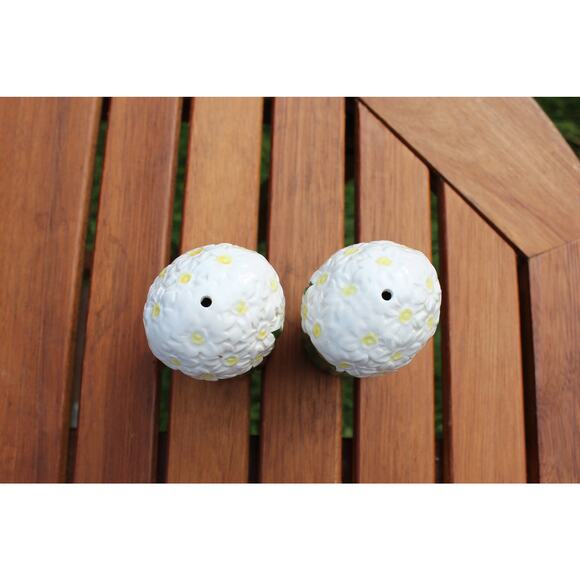 Vintage Ceramic Flower Salt And Pepper Shaker Set From The 1950's - Picture 5 of 7